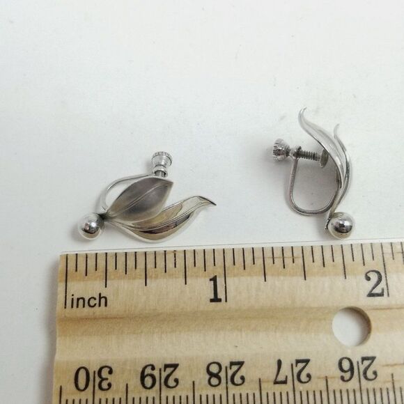 Vintage Little Leaves Clip On Earrings, Siver Tone, Leaf, Minimal Estate - Picture 3 of 6